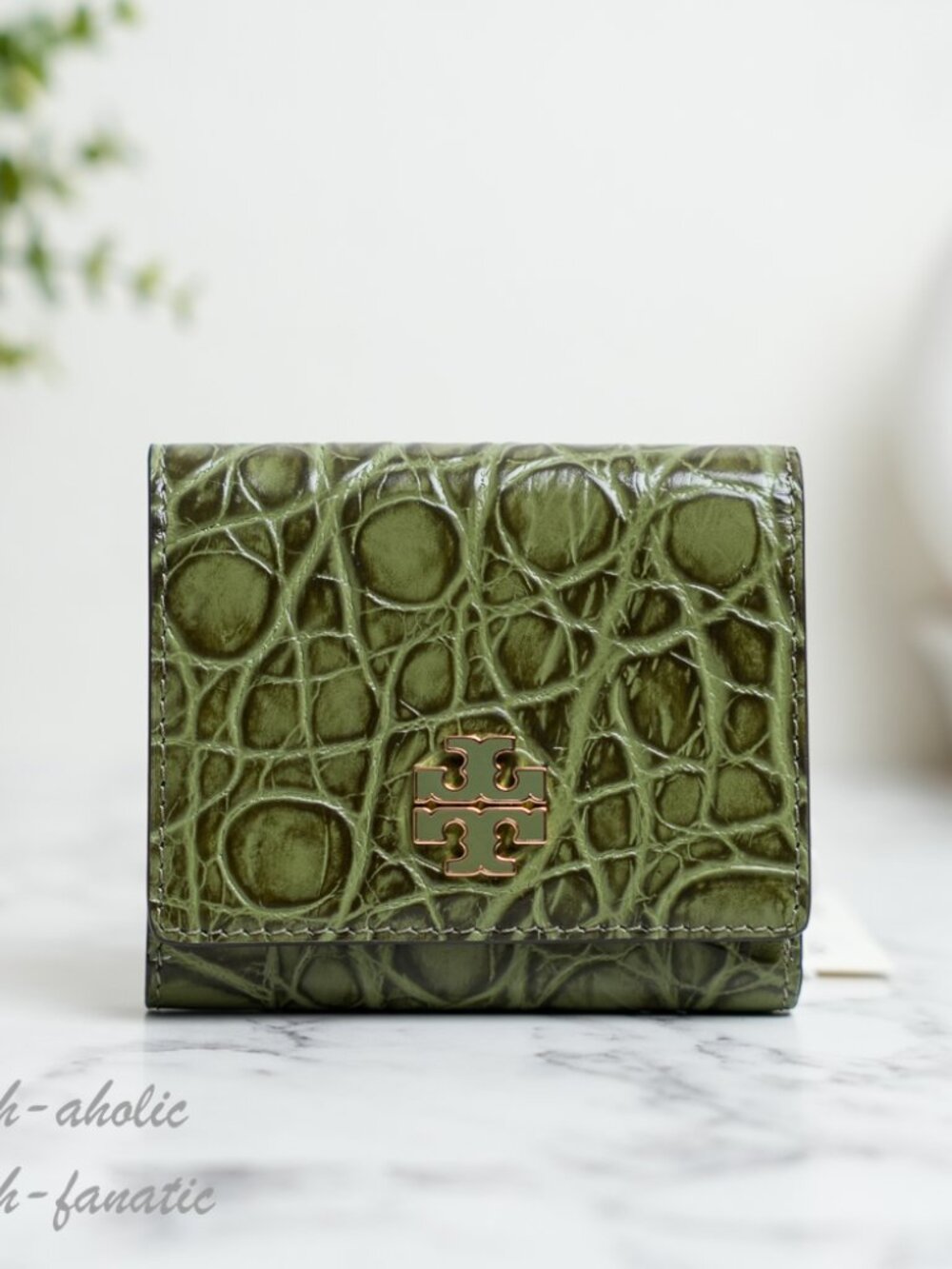 Tory Burch Britten Embossed Croc Compact wallet in Soft Ivy NWT